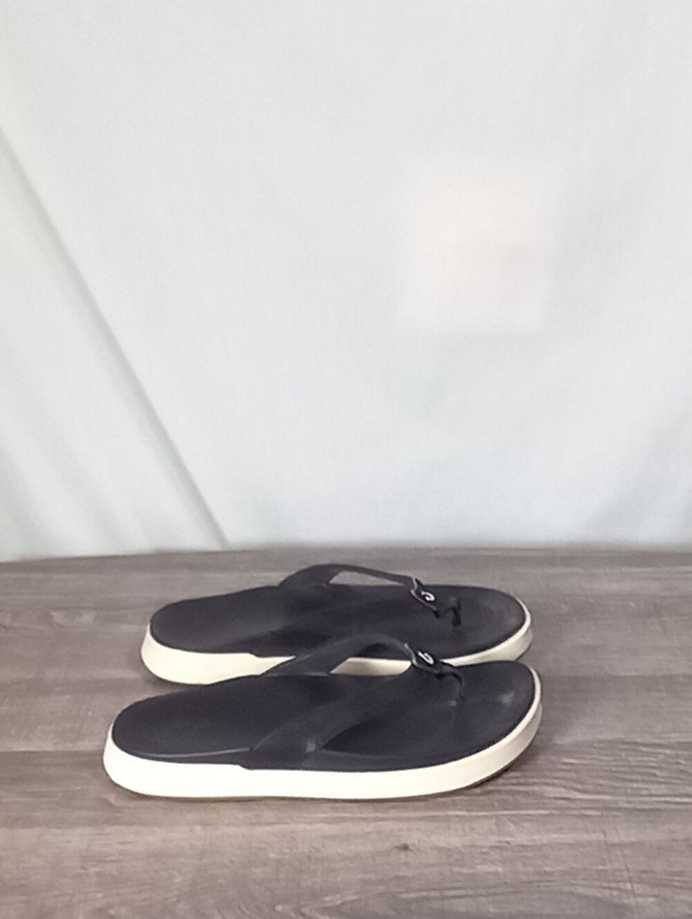 Olukai Black Nu'a Pi'o Thong Flip Flop Sandals Size 7
